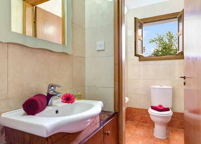 Akamas Bayview By 拉基