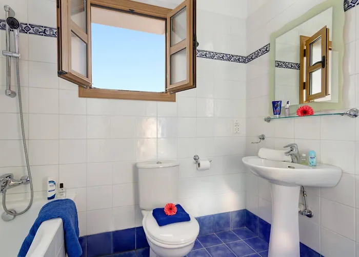 Akamas Bayview By * 拉基